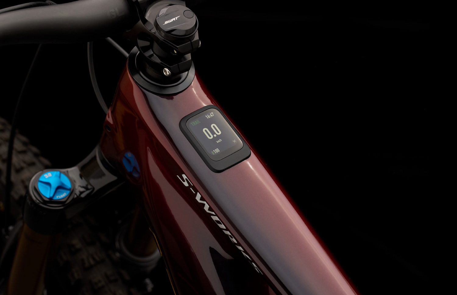 The MasterMind on-board control unit delivers next-level rider experience and integration
with the largest, highest resolution interface on a bike. It puts every detail you need front
and center: charge level, motor support mode, ride data, your personal performance
metrics, all easily customizable. It even connects with other devices via bluetooth.