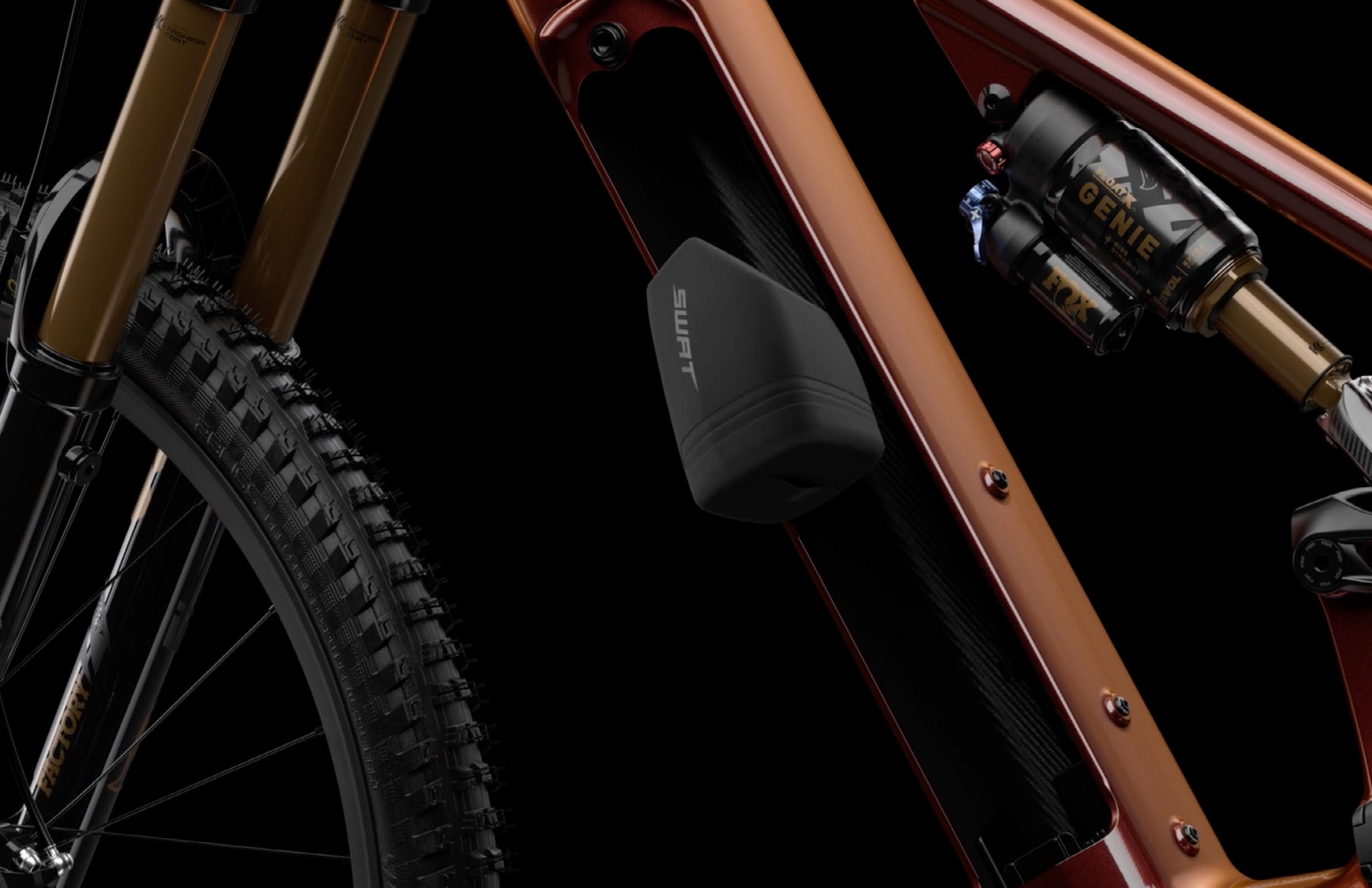 First Of Its Kind e-MTB
Downtube Storage
Stash your trailside fix-it kit in the down tube Wattage Cottage.
Flip open the Levo 4’s downtube hatch and behold the Wattage
Cottage; roomy enough for the stock 840Wh battery and SWAT
storage. Specialized pioneered internal downtube storage, and
now we bring it to you first on an e-MTB. Secured above the battery
magnetically, the SWAT bag holds trailside essentials like a tube
and CO2. Swap in the smaller aftermarket 600Wh battery and
boom, extra space for a jacket