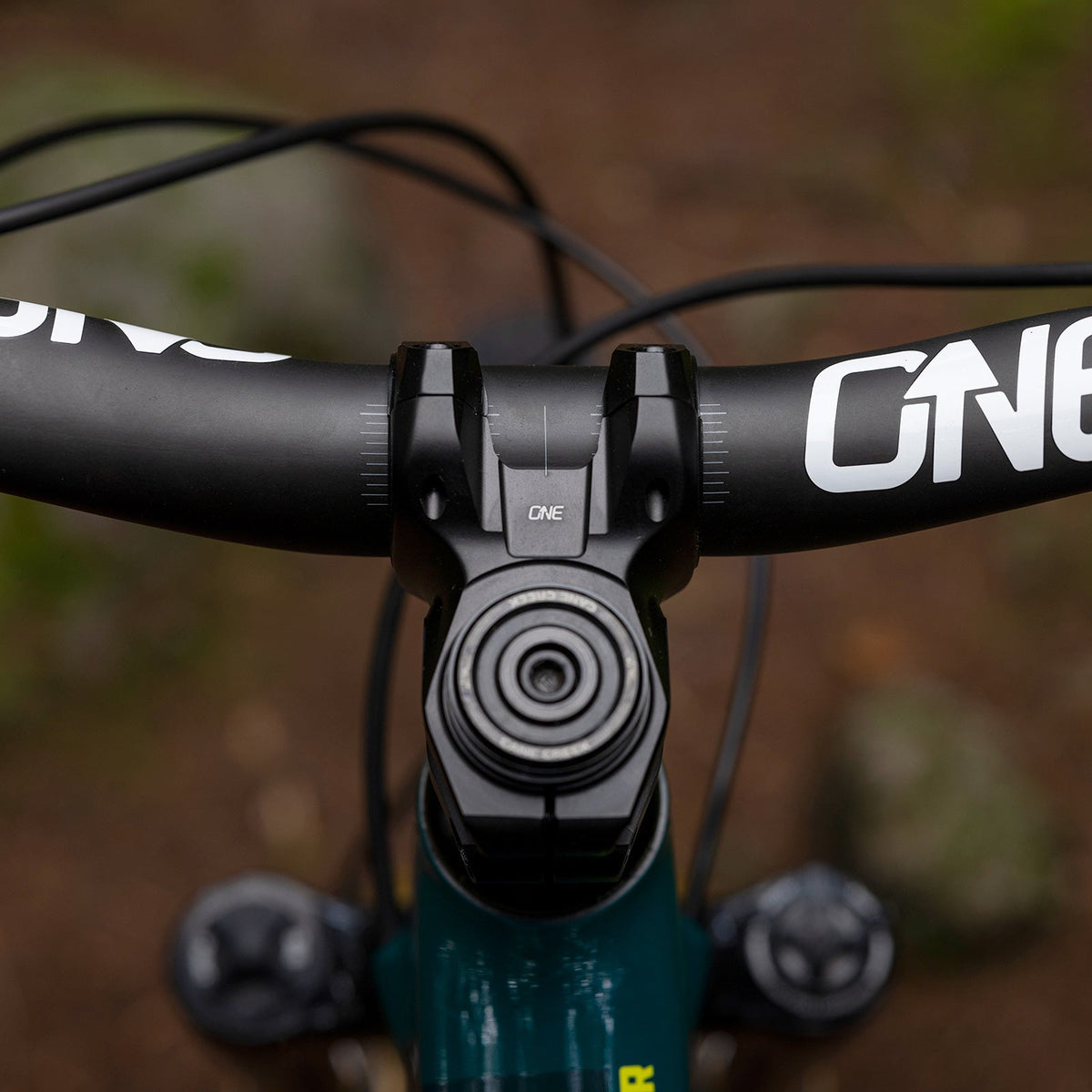 OneUp Stem installed between the handlebar and headset