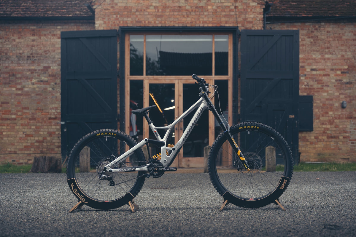 Specialized Demo DH Ohlins Custom Build