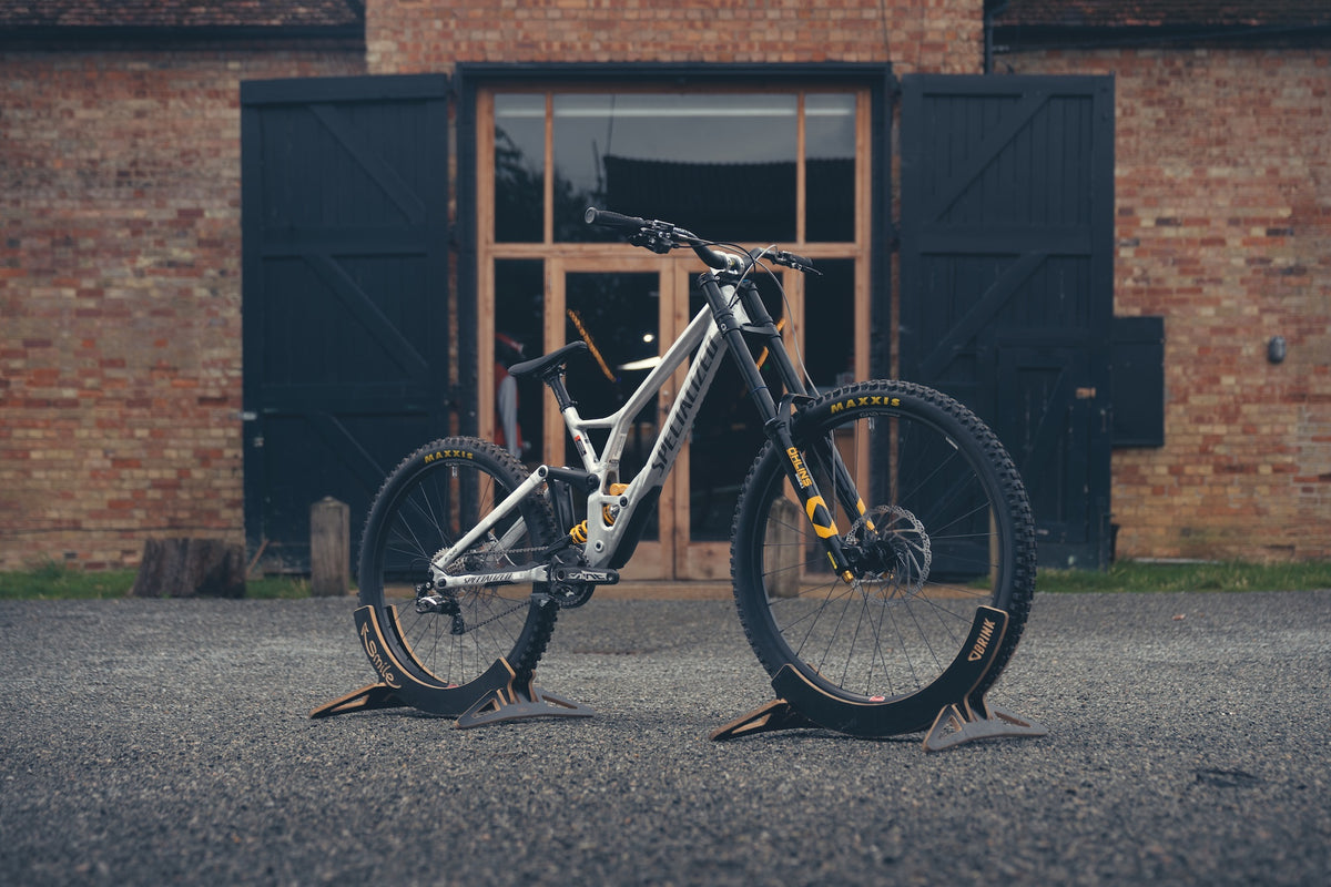 Specialized Demo DH Ohlins Custom Build
