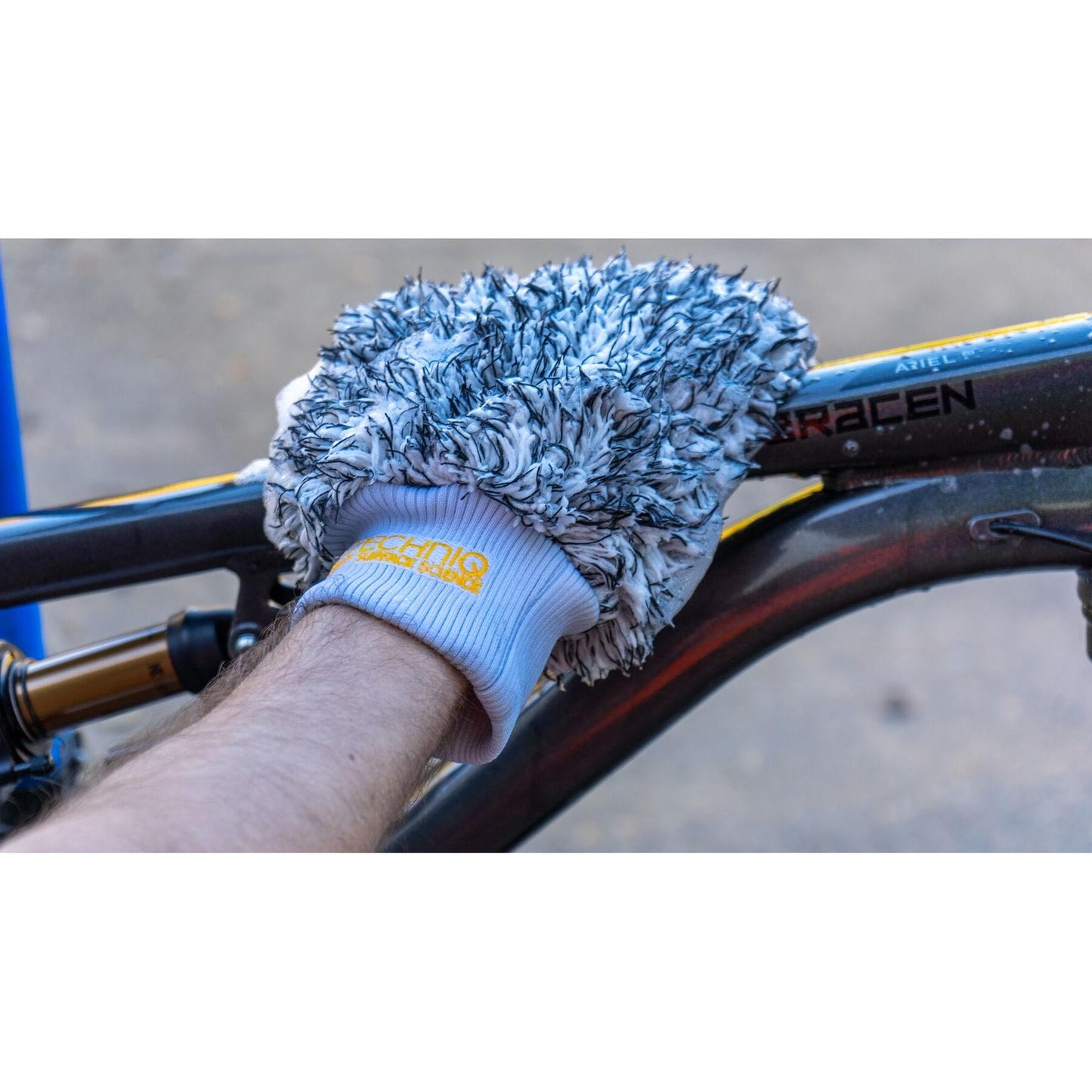 Gtechniq Bike Microfibre Wash Mitt-BRINK