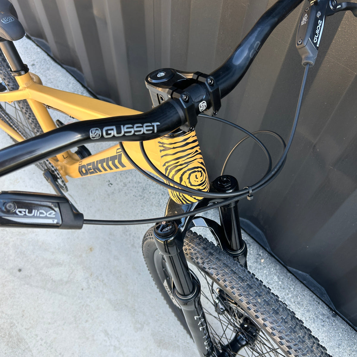 Identiti Dr Jekyll Custom