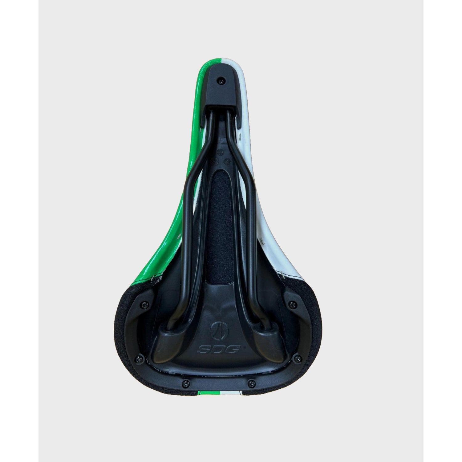 SDG Bel-Air V3 Welsh Flag Saddle-BRINK