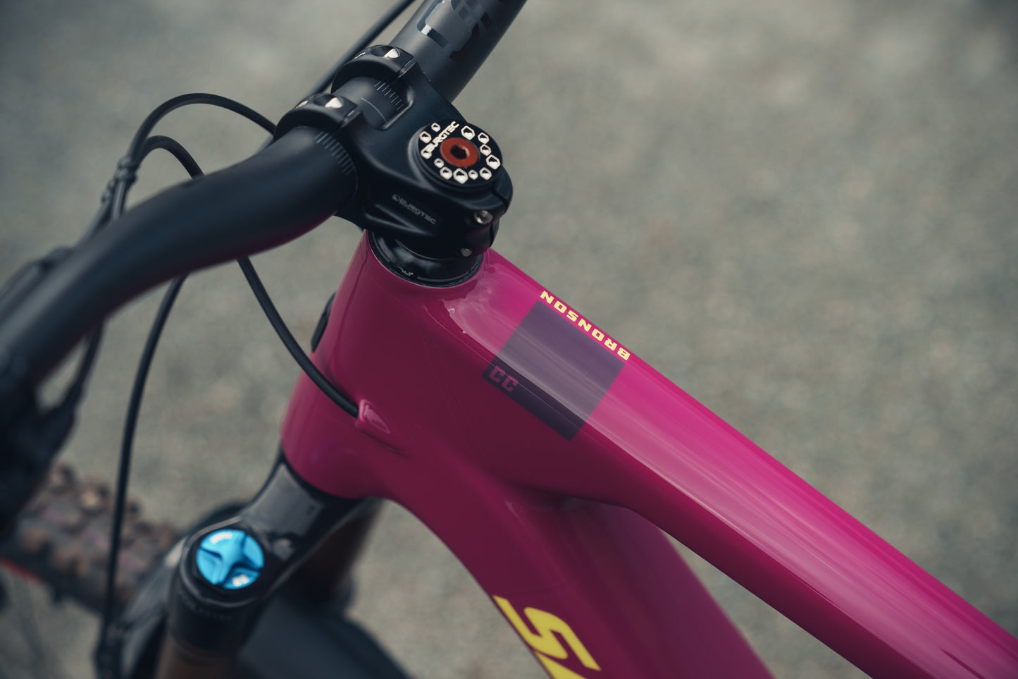 Santa Cruz Bronson CC Custom Edition-BRINK