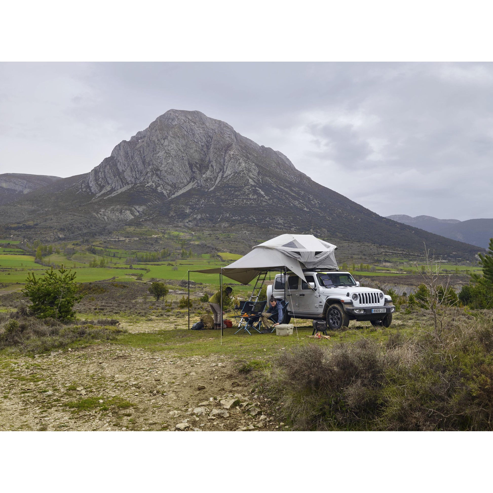 Thule Approach M Rooftop Tent-BRINK