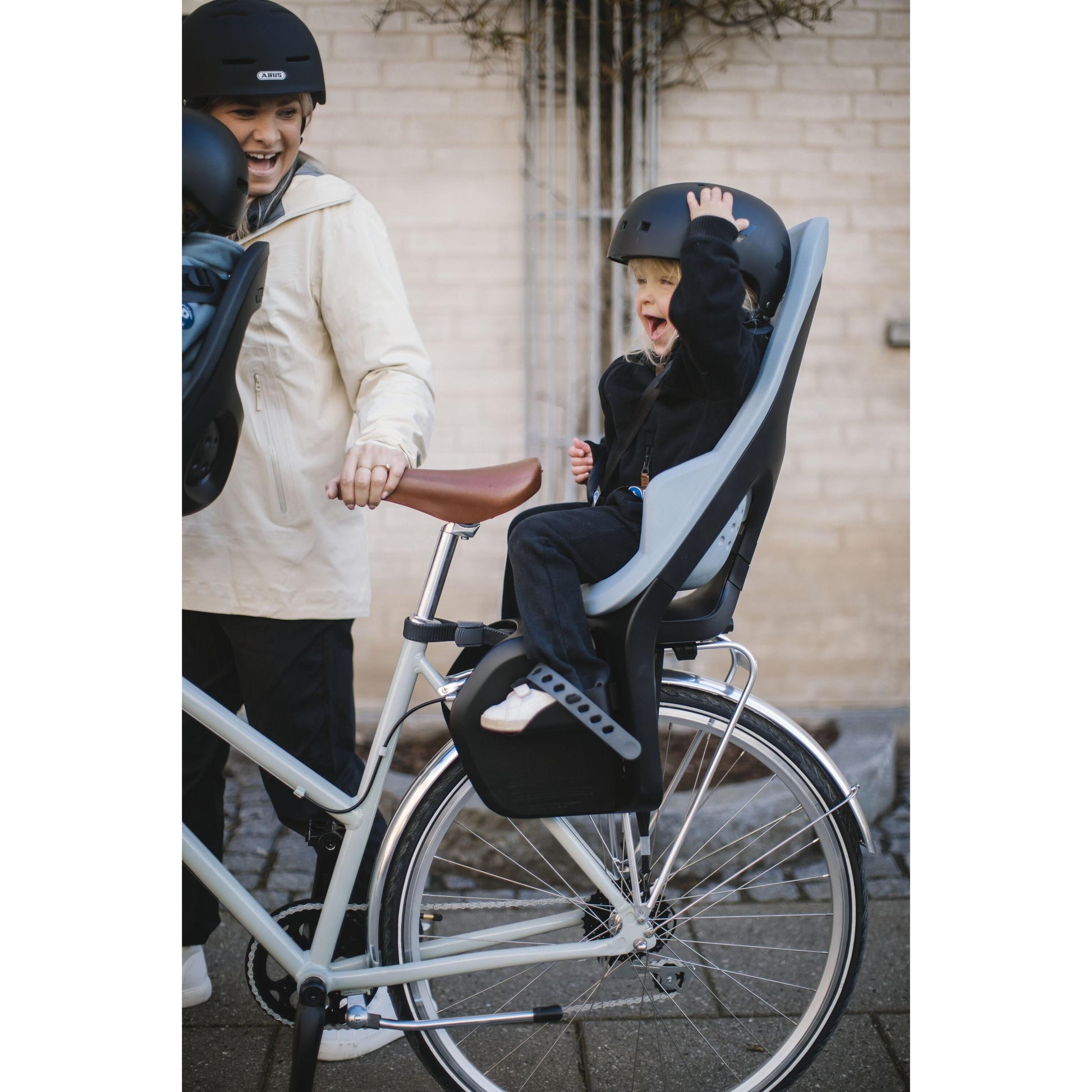 Thule Yepp 2 Maxi Rack-Mount Child Seat-BRINK