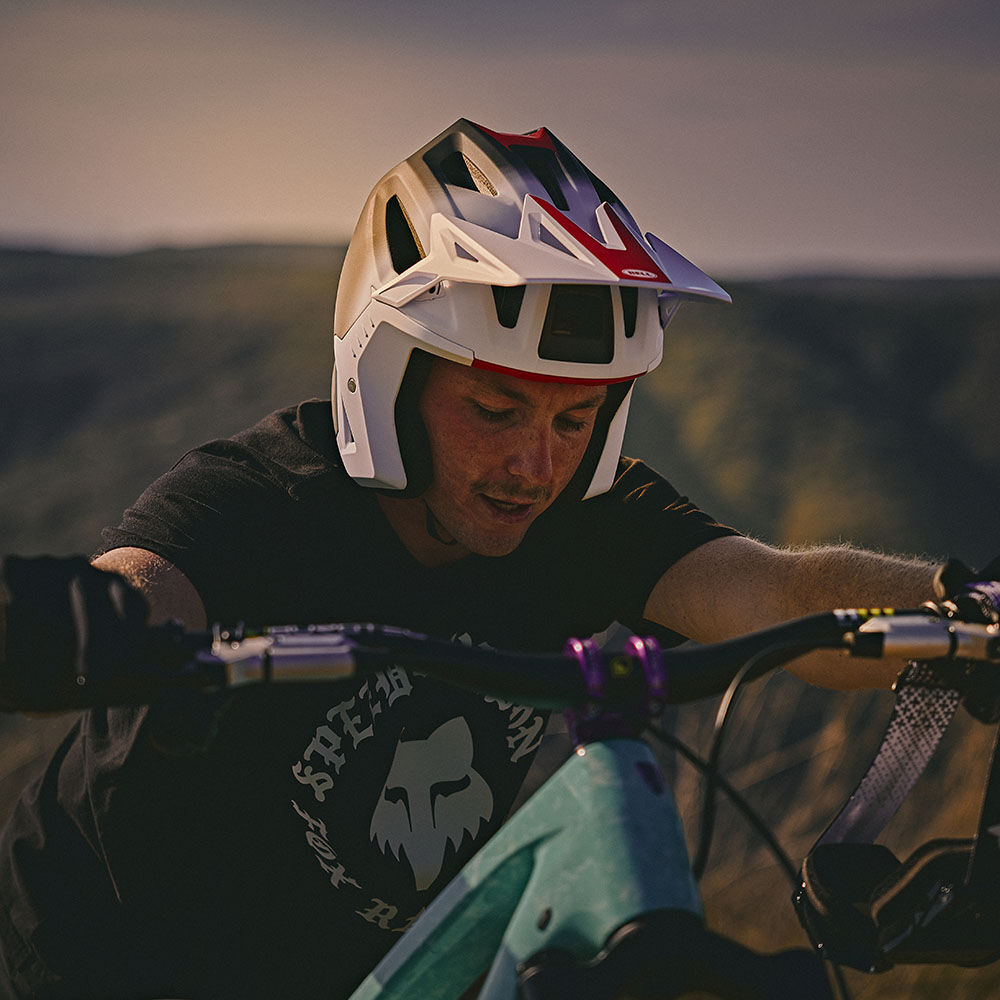 Bell 3Qtr-Air Mips Helmet - image lifestyle-1 (38236-058)