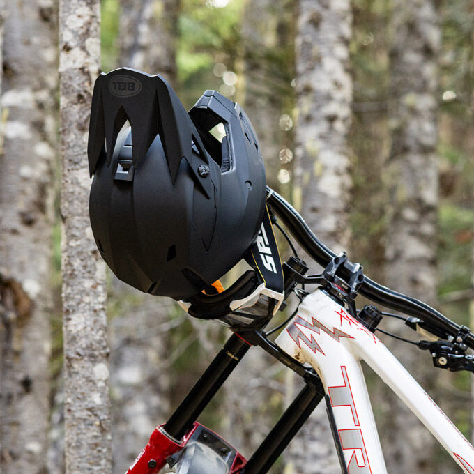 Bell Full-10 Mips Helmet - image lifestyle-2 (39301)