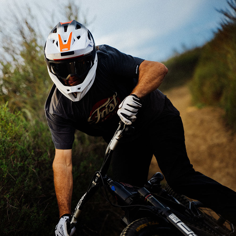 Bell Full-Air Mips Helmet - image lifestyle-1 (38226-058)