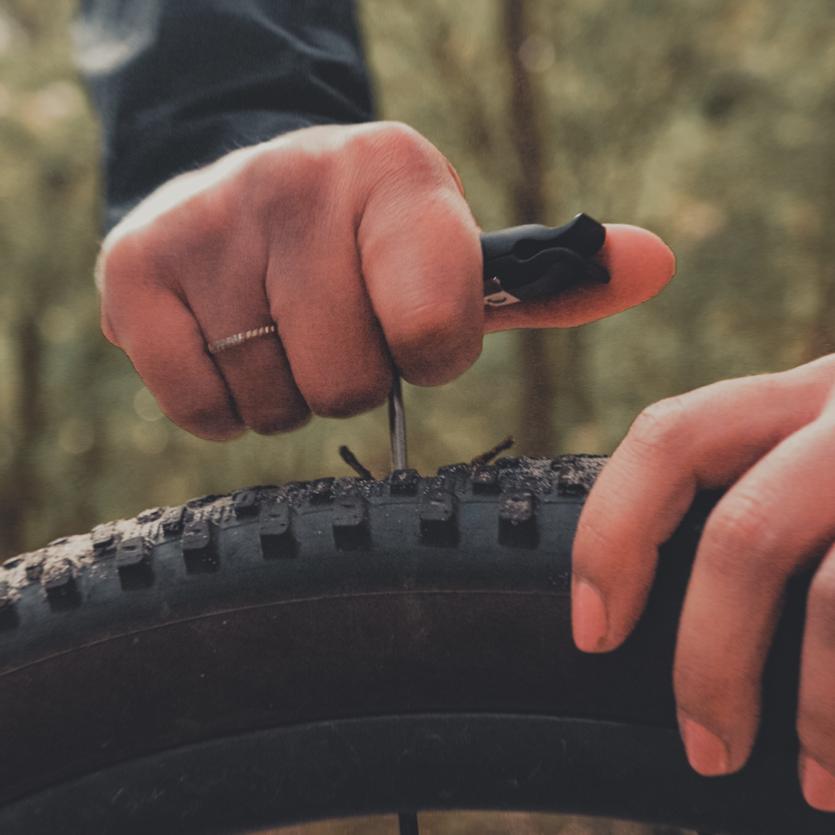 Daysaver All-you-need MTB Value Combination - A grip for tubeless repairs