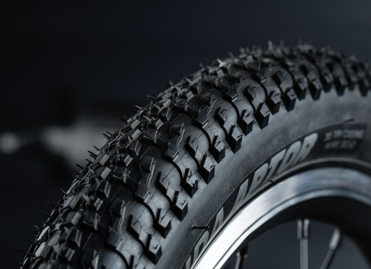 Early Rider Belter 14 in Brushed Aluminium - Kenda Aptor tyre tread and sidewall