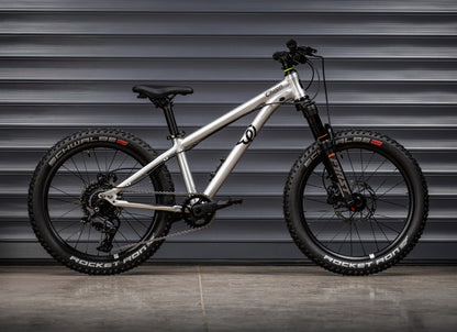 Early Rider Charger 20 in Brushed Aluminium - geared suspension bike drive-side profile