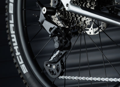 Early Rider Charger 24 in Brushed Aluminium - Shimano CUES rear derailleur and cassette