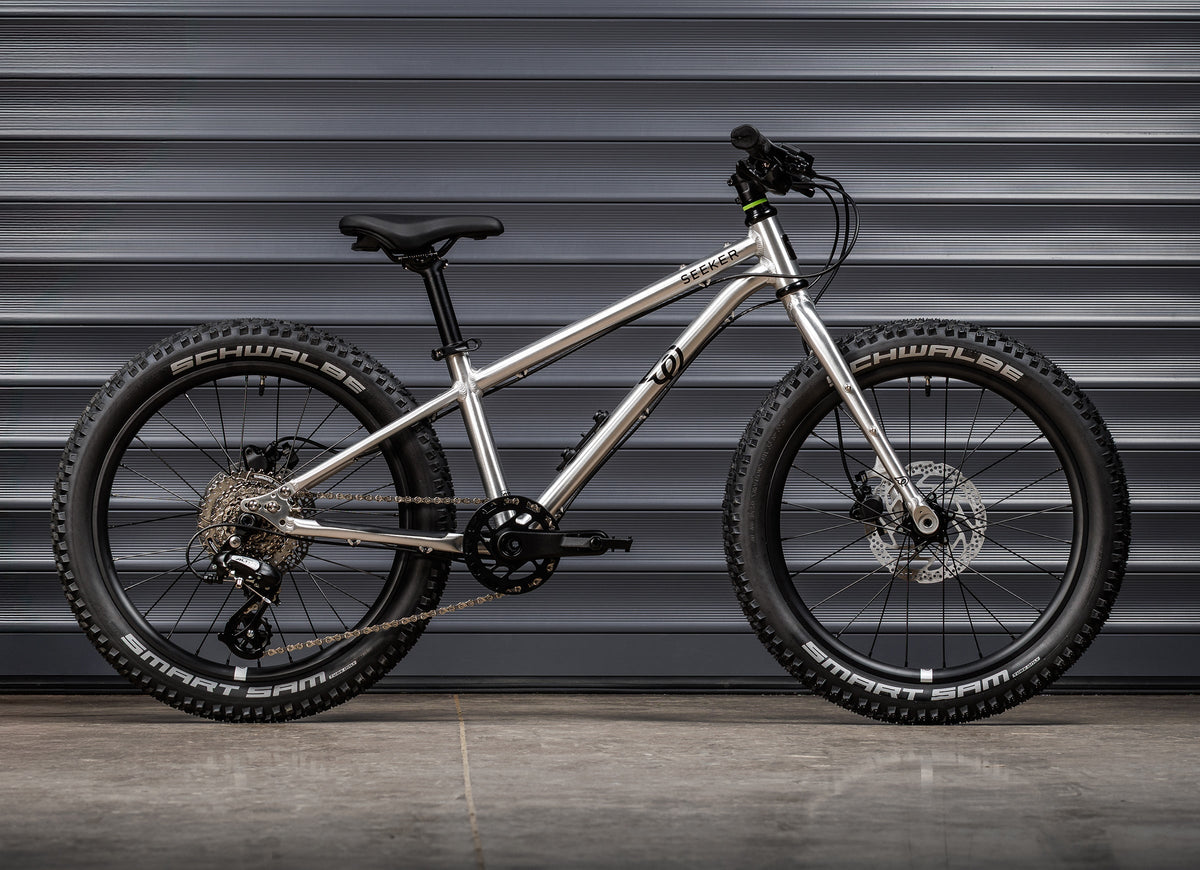 Early Rider Seeker 20 in Brushed Aluminium - geared rigid bike drive-side profile