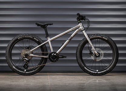 Early Rider Seeker 20 in Brushed Aluminium - geared rigid bike drive-side profile