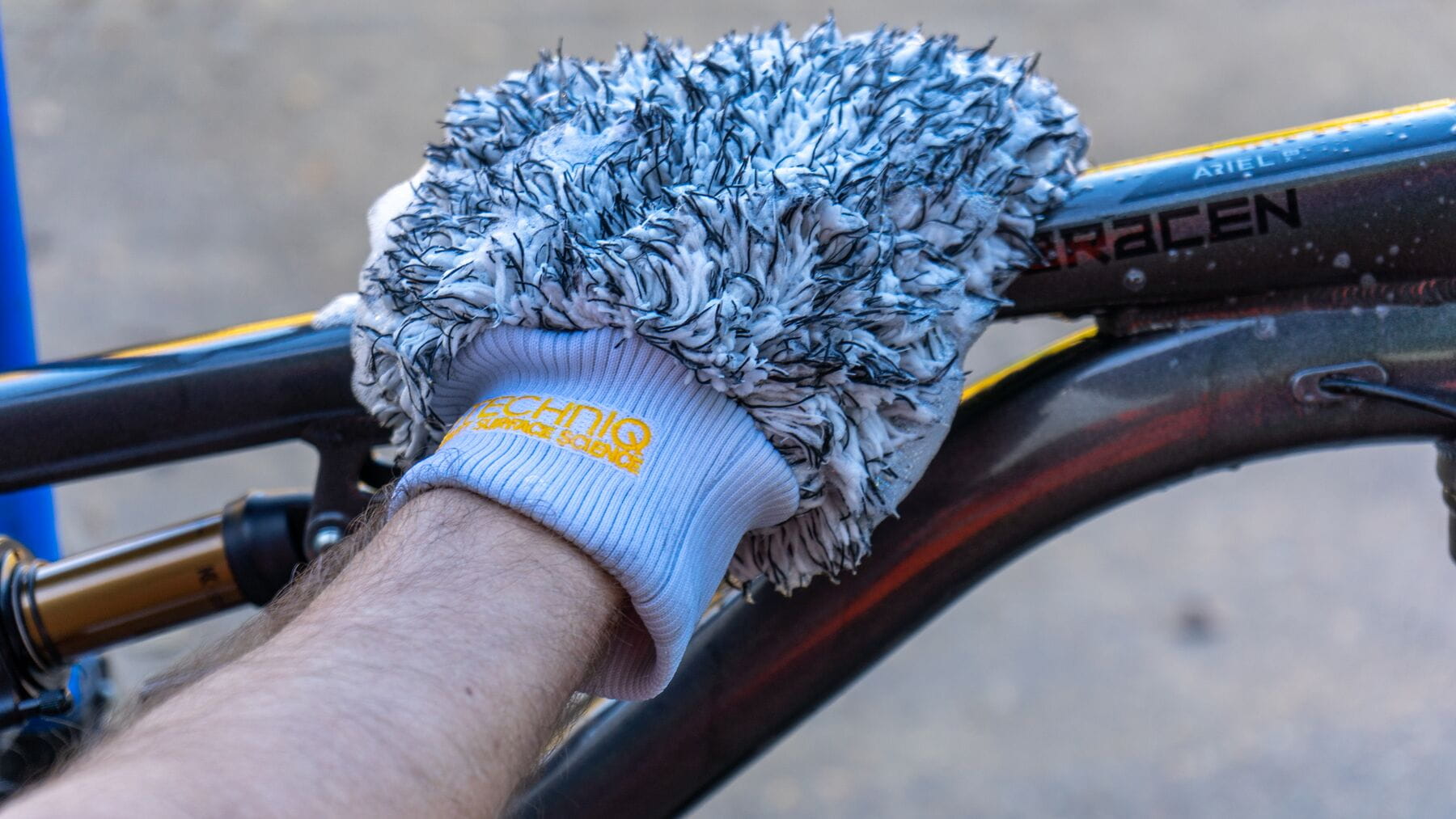 Gtechniq Bike Microfibre Wash Mitt - image 2