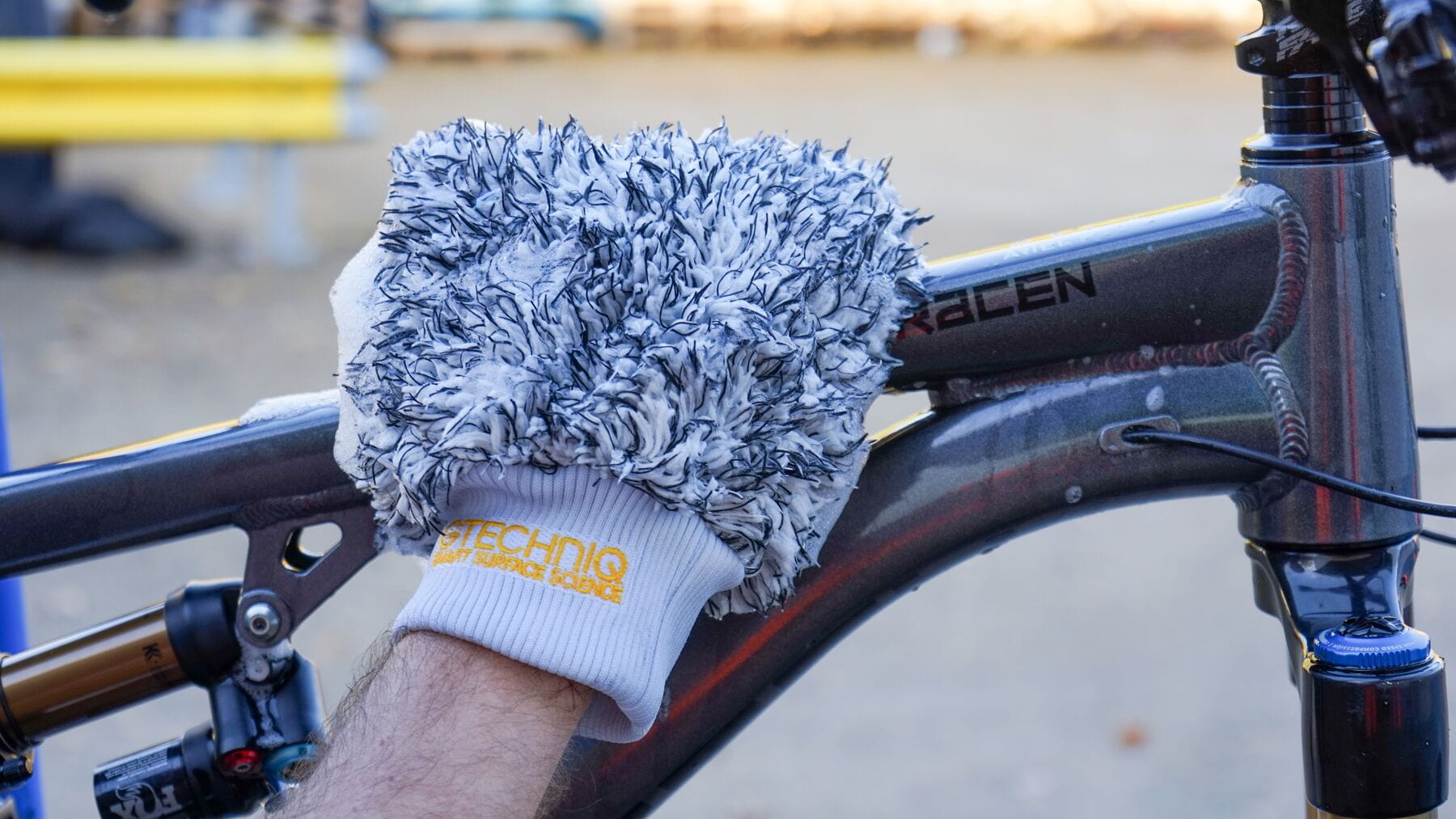 Gtechniq Bike Microfibre Wash Mitt - image 3