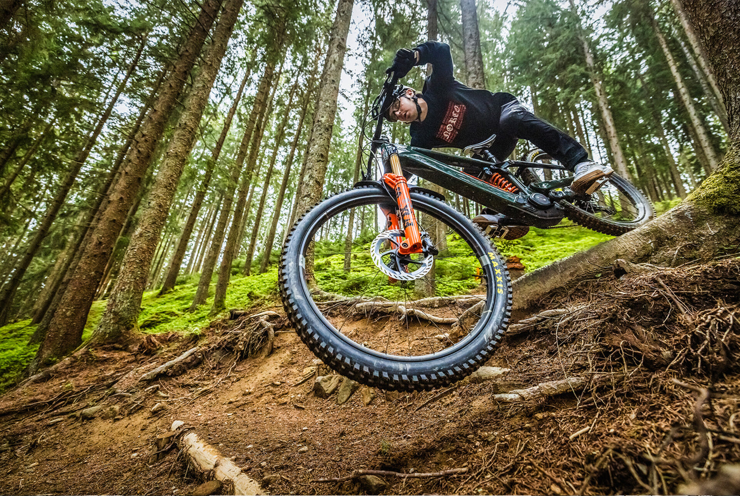 Range VLT CX Riding Image