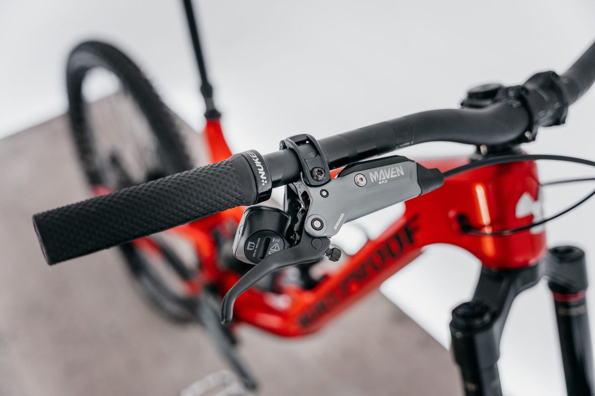 Nukeproof Giga Carbon Pro 2026 - Braking to match the terrain [b055fb630e19]