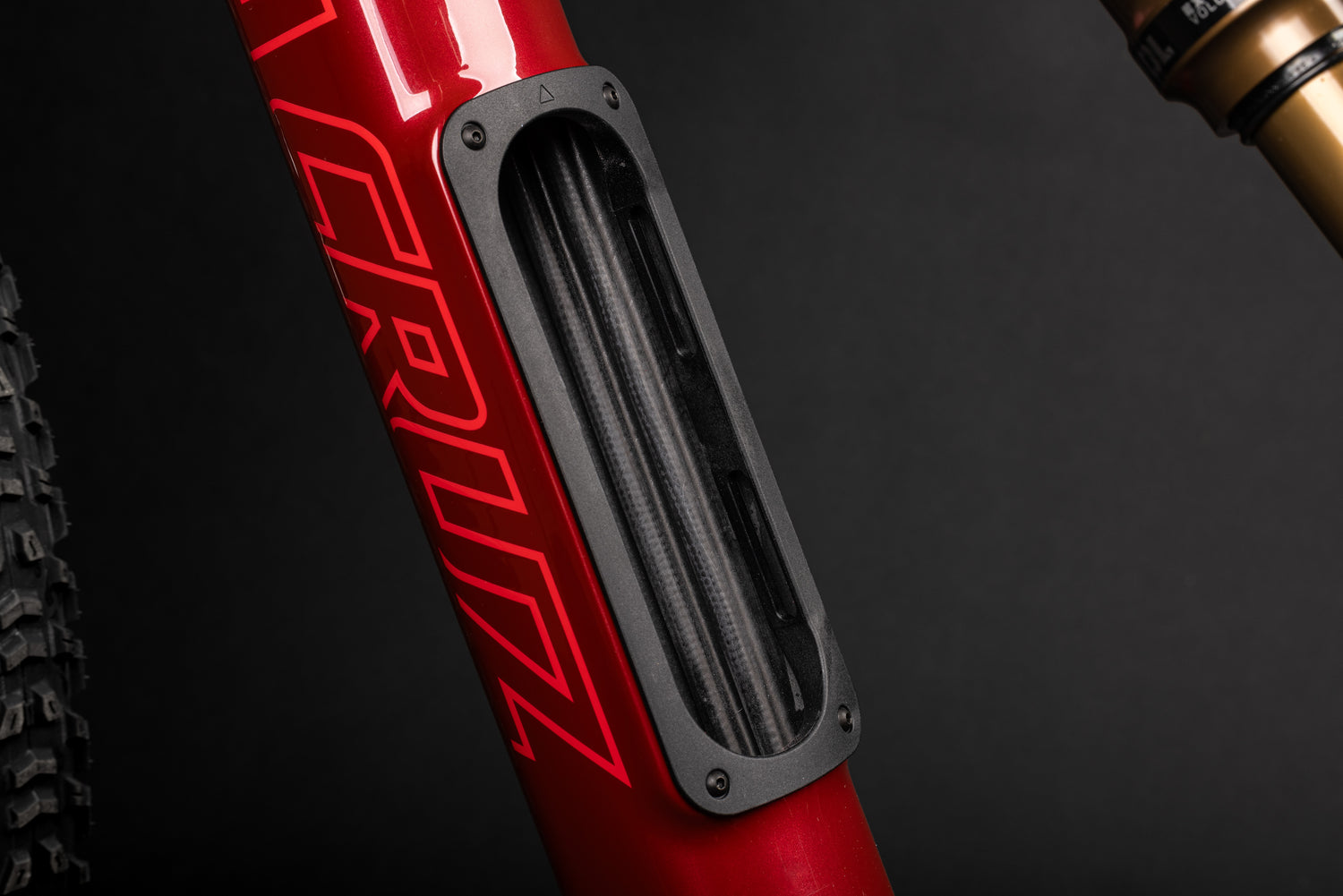 Santa Cruz Blur 5 Glovebox V2 frame storage