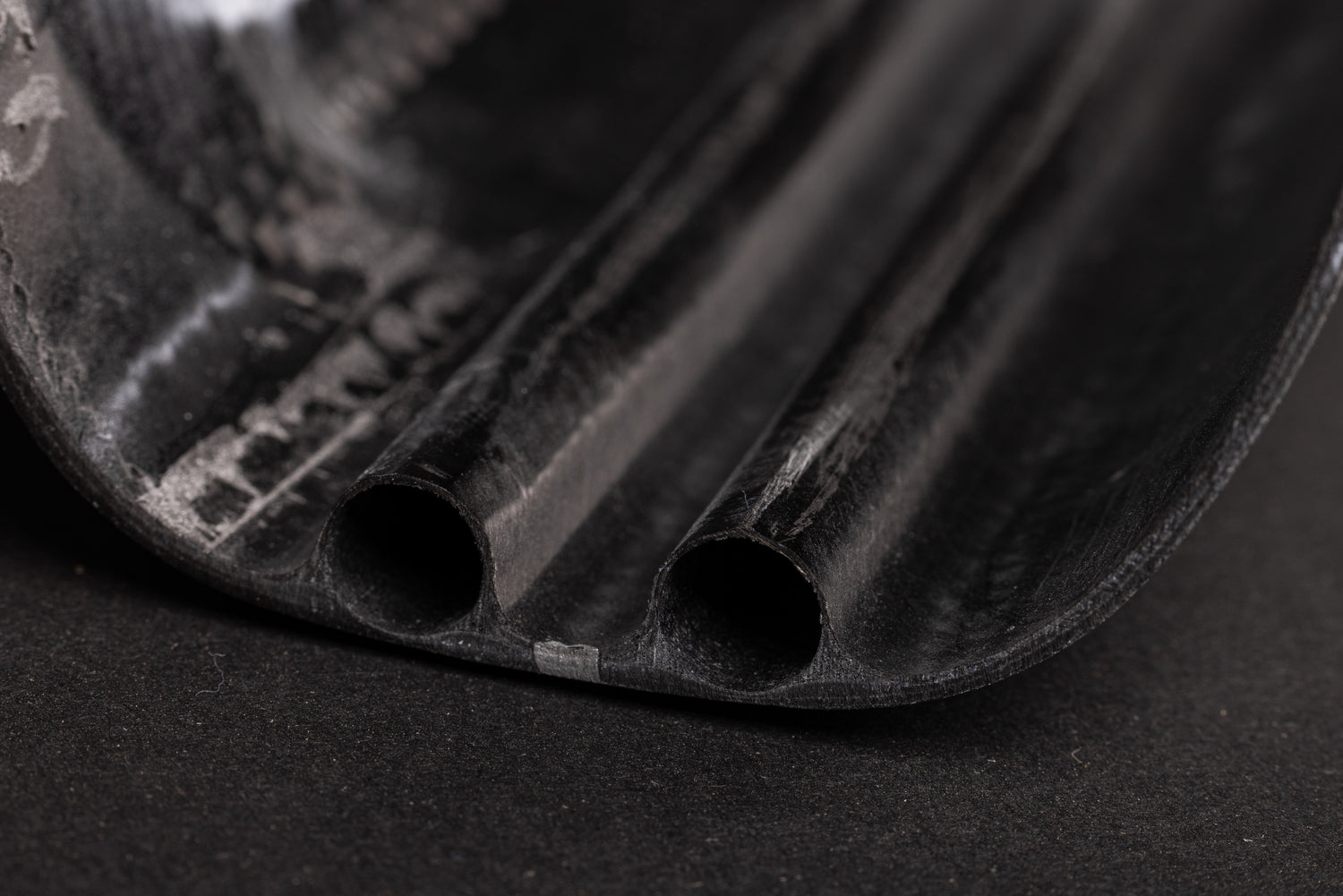 Santa Cruz Blur 5 full-length internal cable chunnels