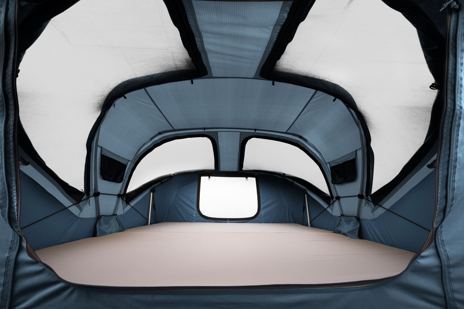 Thule Approach L Recycled Rooftop Tent - hero image