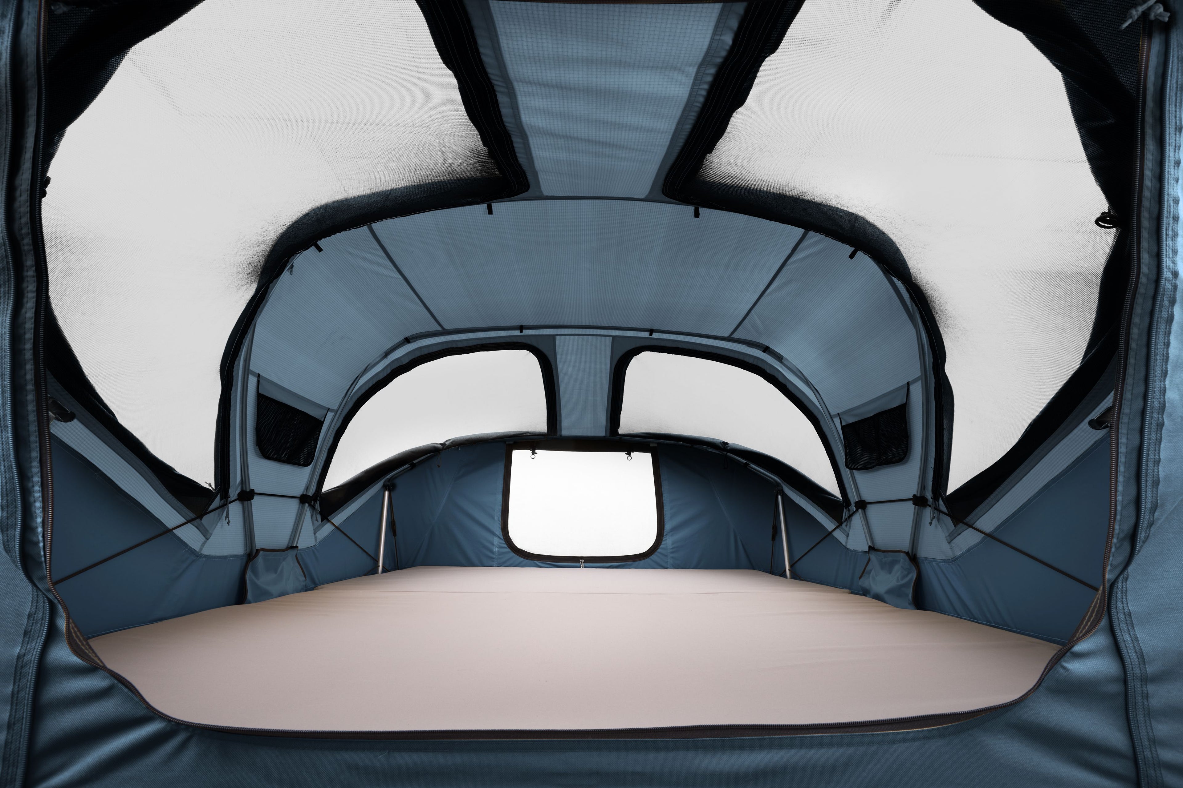 Thule Approach L Recycled Rooftop Tent - hero image