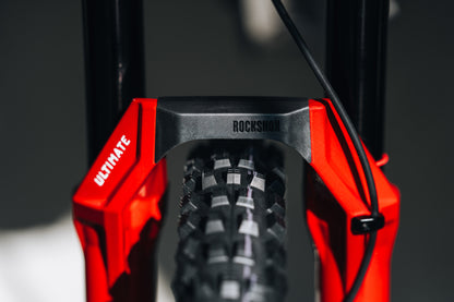 UNNO MITH Race RS red RockShox ZEB Ultimate fork detail